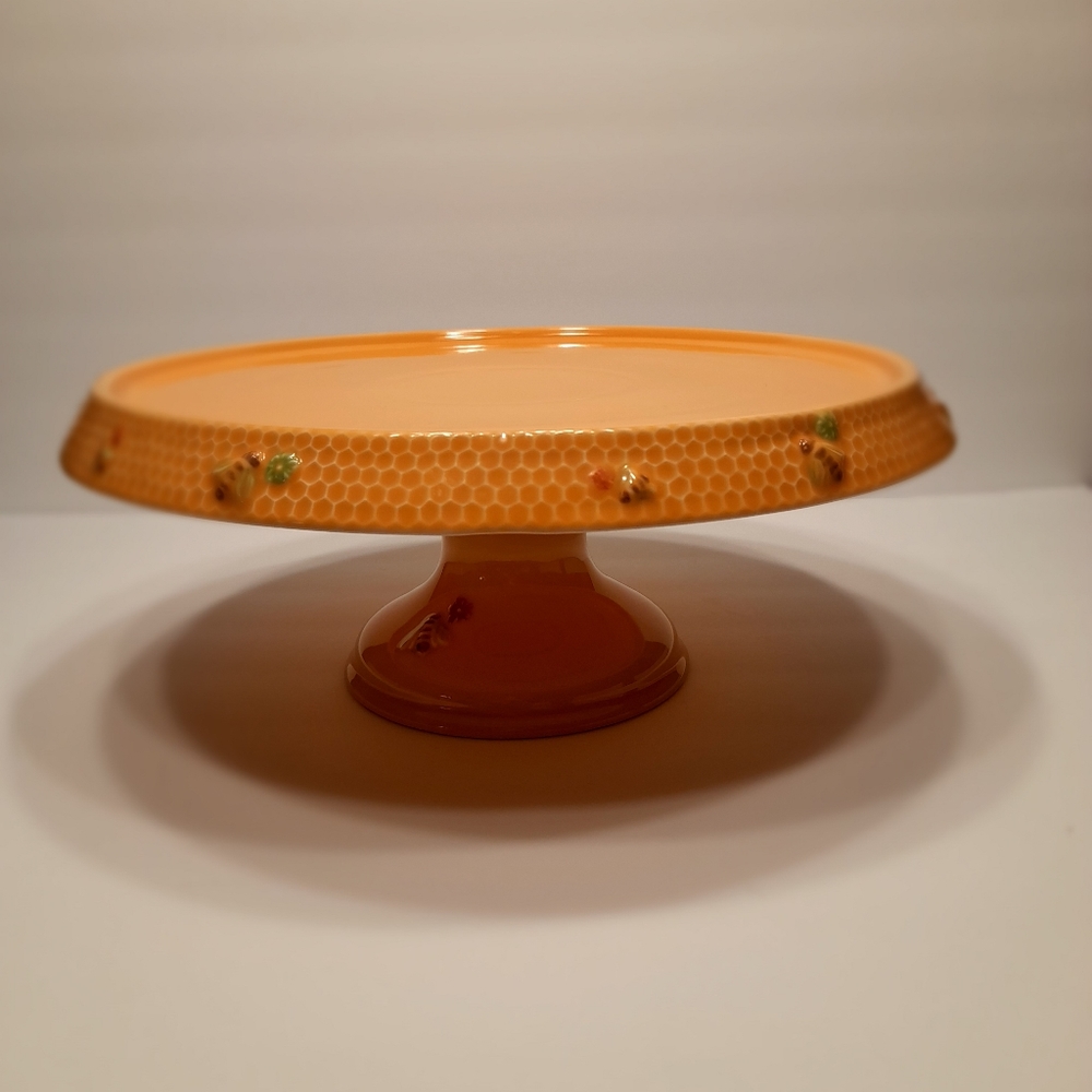 Williams Sonoma 12in Yellow cake stand w Honeybee Honeycomb pattern